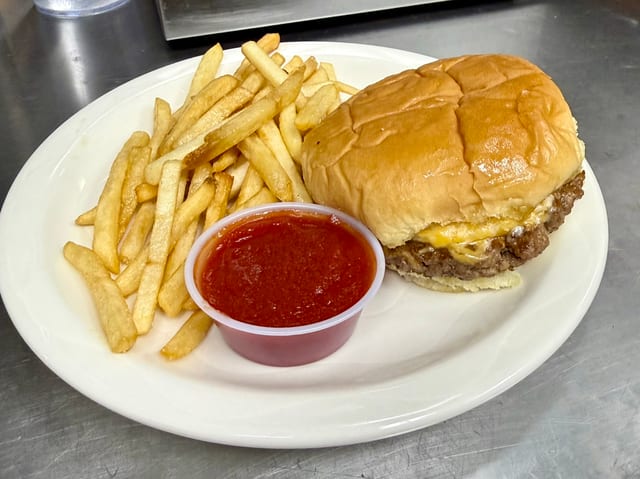 Cheeseburger Kids Meal.